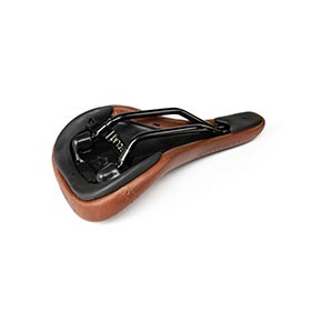 Eclat,  Exile X Tyson Rail,  Selle