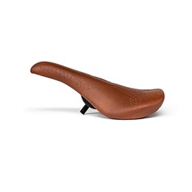 Eclat,  Exile X Tyson Pivotal,  Selle